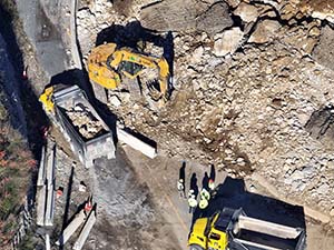 Aerial view of construction progress in October 2025. Blasting activities and ledge removal along U.S. 2/7 and the I-89 northbound on-ramp. 