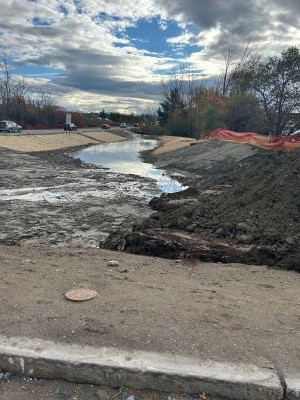 Crews continue to construct the drainage ponds along U.S. 2/7 and the I-89 southbound on-ramp.
